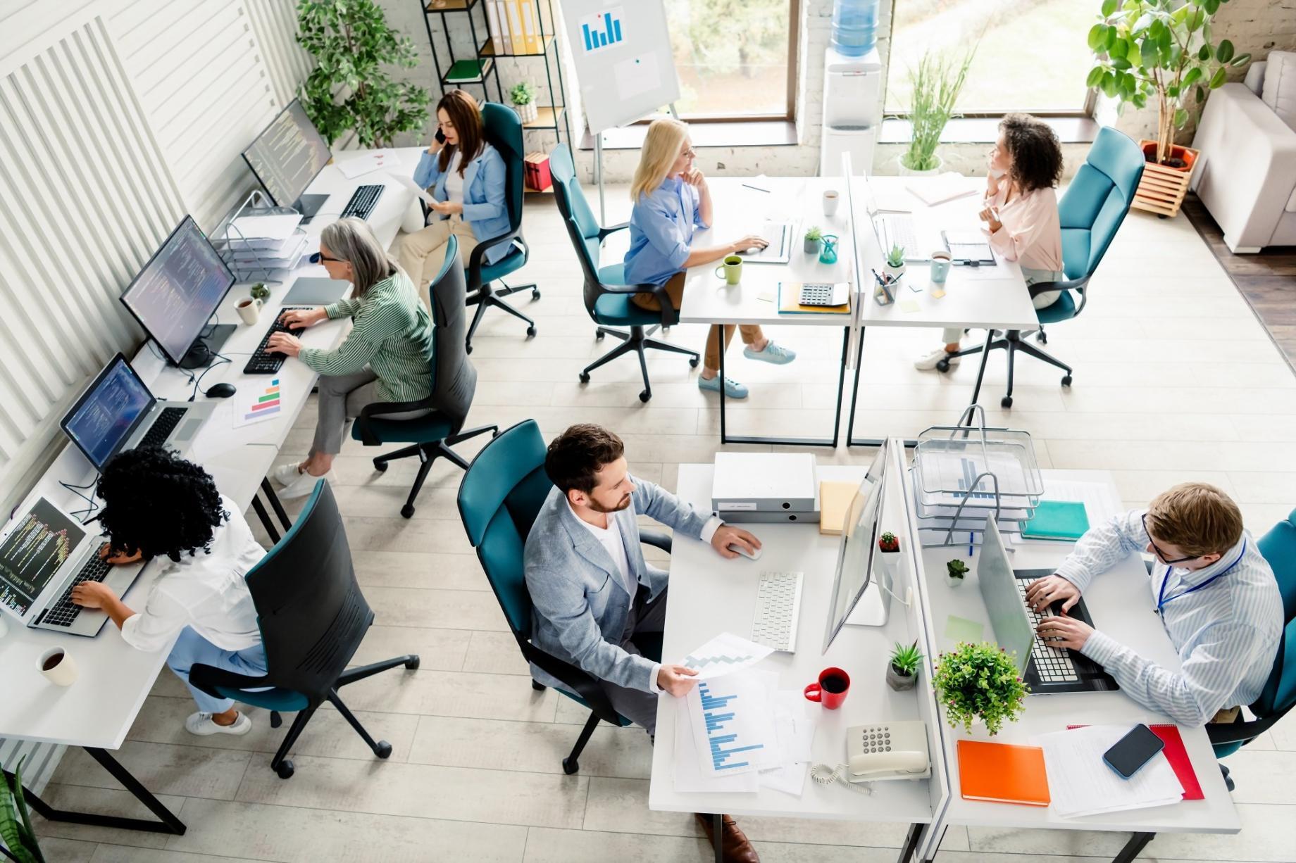 Persona trabajando en su desarrollo personal y superación de dudas